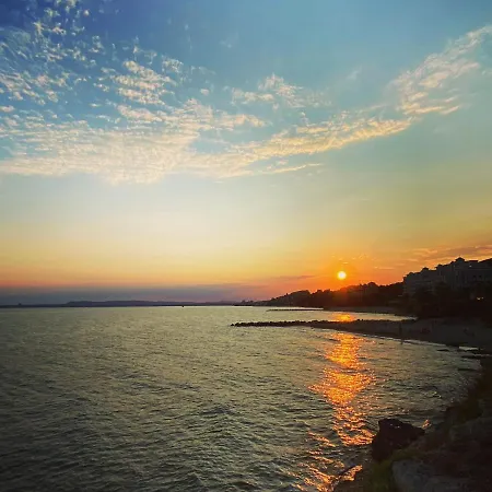 Sea View Panoramic Apartments, Noks Crown Club * סבטי ולאס
