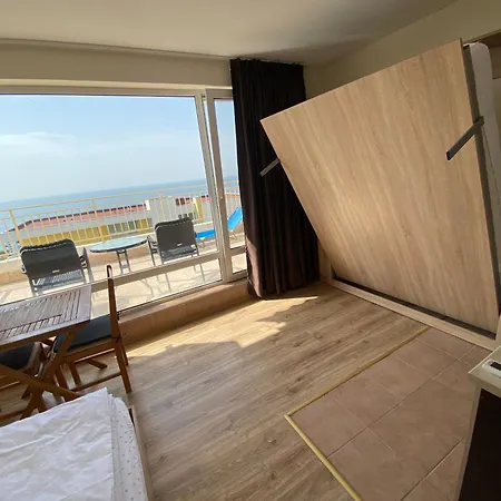 Sea View Panoramic Apartments, Noks Crown Club * סבטי ולאס