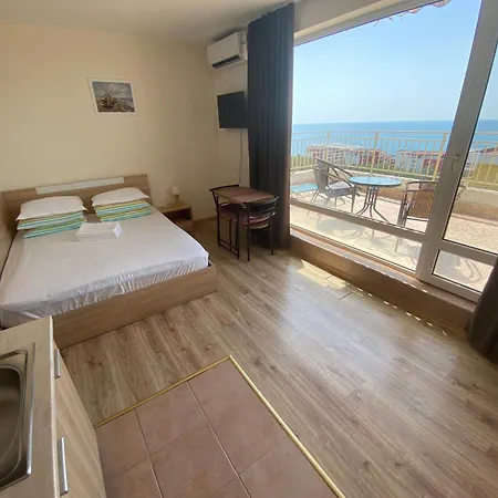 Sea View Panoramic Apartments, Noks Crown Club Apartman *