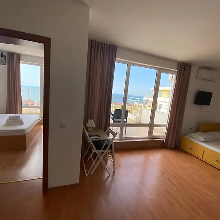 Sea View Panoramic Apartments, Noks Crown Club アパート