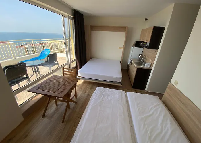 Sea View Panoramic Apartments, Noks Crown Club شقة *