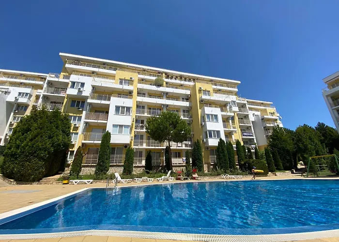 Sea View Panoramic Apartments, Noks Crown Club شقة