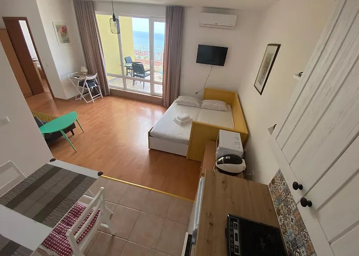 Sea View Panoramic Apartments, Noks Crown Club Апартаменты *