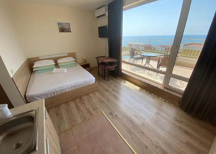 Sea View Panoramic Apartments, Noks Crown Club شقة *