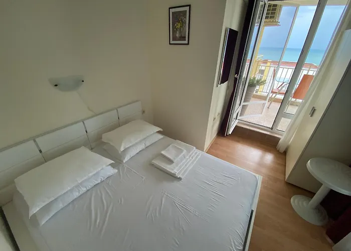 Sea View Panoramic Apartments, Noks Crown Club شقة